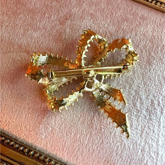Vintage 1980s Gold-Tone Bow Brooch With Faux Pearl Accent Delicate Coquette - Picture 6 of 7
